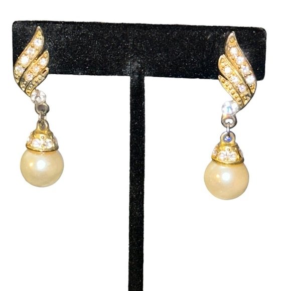 Vintage Pearl and rhinestone pierced earrings.  Beautiful luster on pearls. - Picture 1 of 11